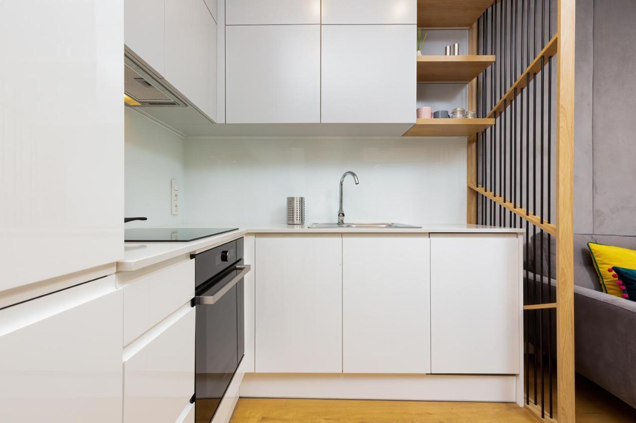 Apartment City Center Grzybowska By Renters Prestige Varsavia Esterno foto
