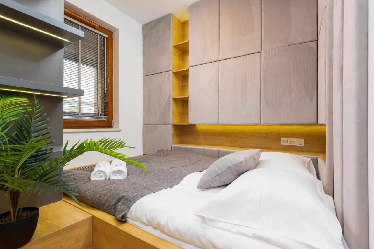 Apartment City Center Grzybowska By Renters Prestige Varsavia Esterno foto